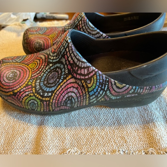 Dual Crocks Comfort Shoes Multi Colored  Size 7 Wide - Picture 4 of 4